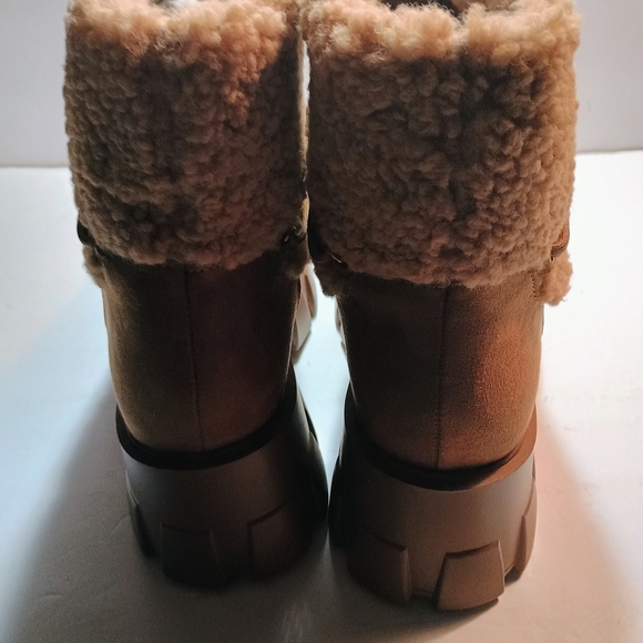 Cozy Tan Shearling Women's Boots - Picture 4 of 6
